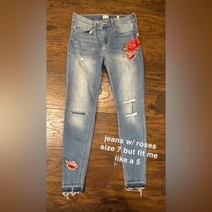 Skinny jeans with roses